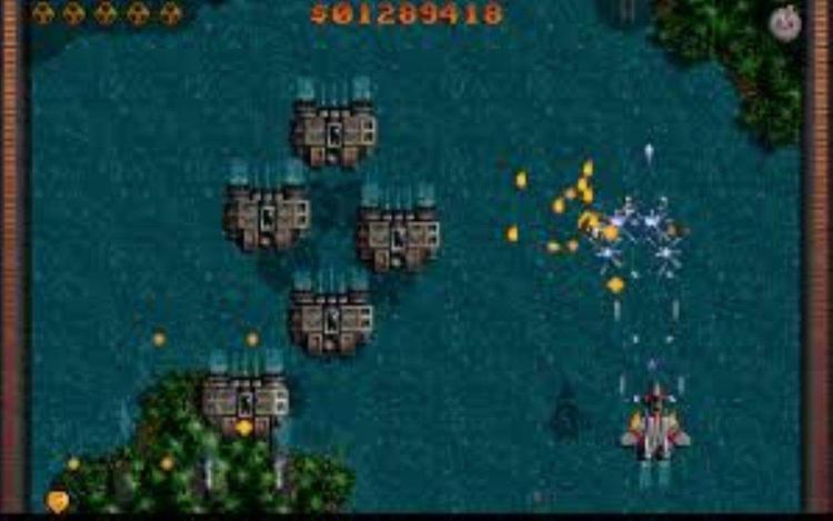 Gameplay screen of Raptor: Call of the Shadows (1/8)